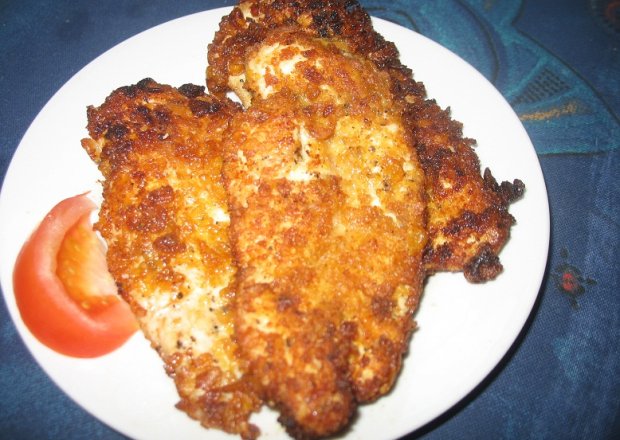 Fotografia przedstawiająca Kotlety z kurczaka w płatkach kukurydzianych
