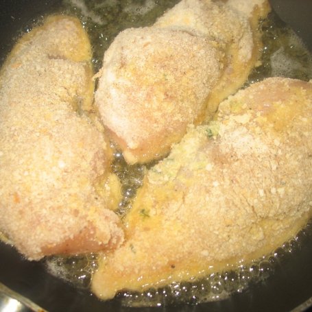 Krok 4 - Kotlety z kurczaka z fetą i szpinakiem foto