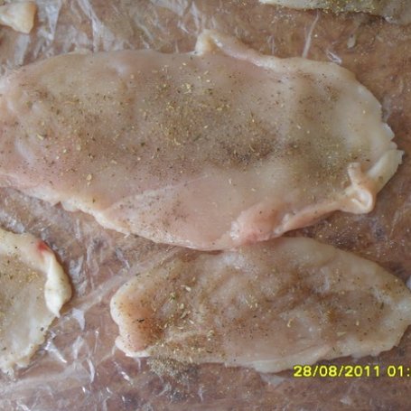Krok 1 - Kotlety z piersi kurczaka. foto