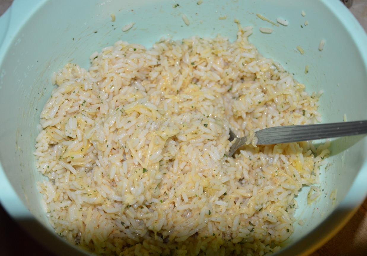 Kotlety z ryżu z żółtym serem foto