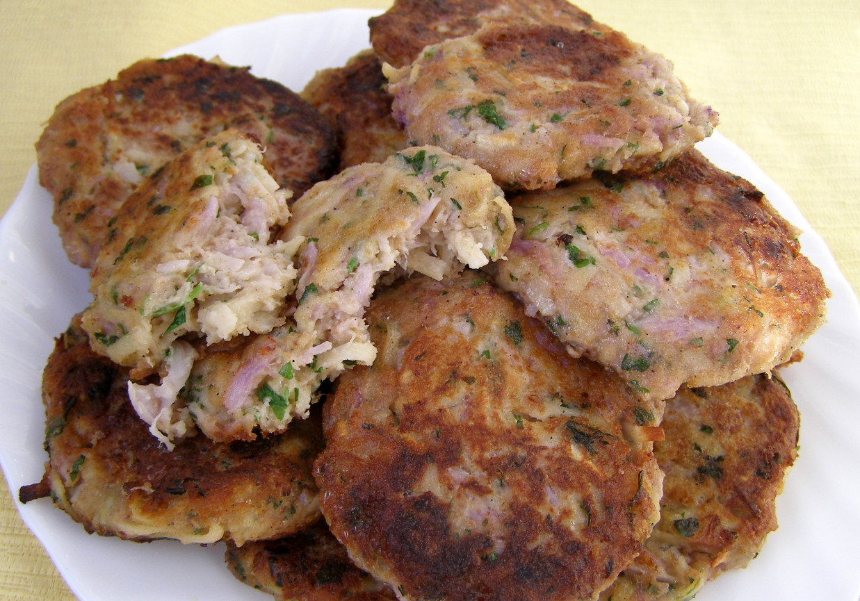 kotlety ziemniaczane z kalafiorem fioletowym i mozzarellą... foto