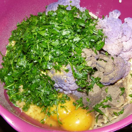 Krok 1 - kotlety ziemniaczane z kalafiorem fioletowym i mozzarellą... foto