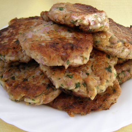 Krok 4 - kotlety ziemniaczane z kalafiorem fioletowym i mozzarellą... foto