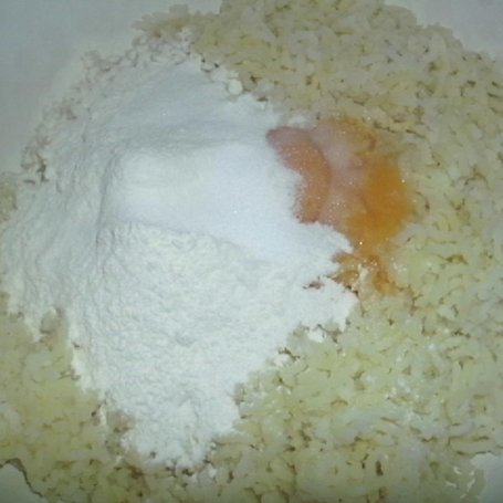 Krok 2 - Kotlety ziemniaczane z pieczarkami foto