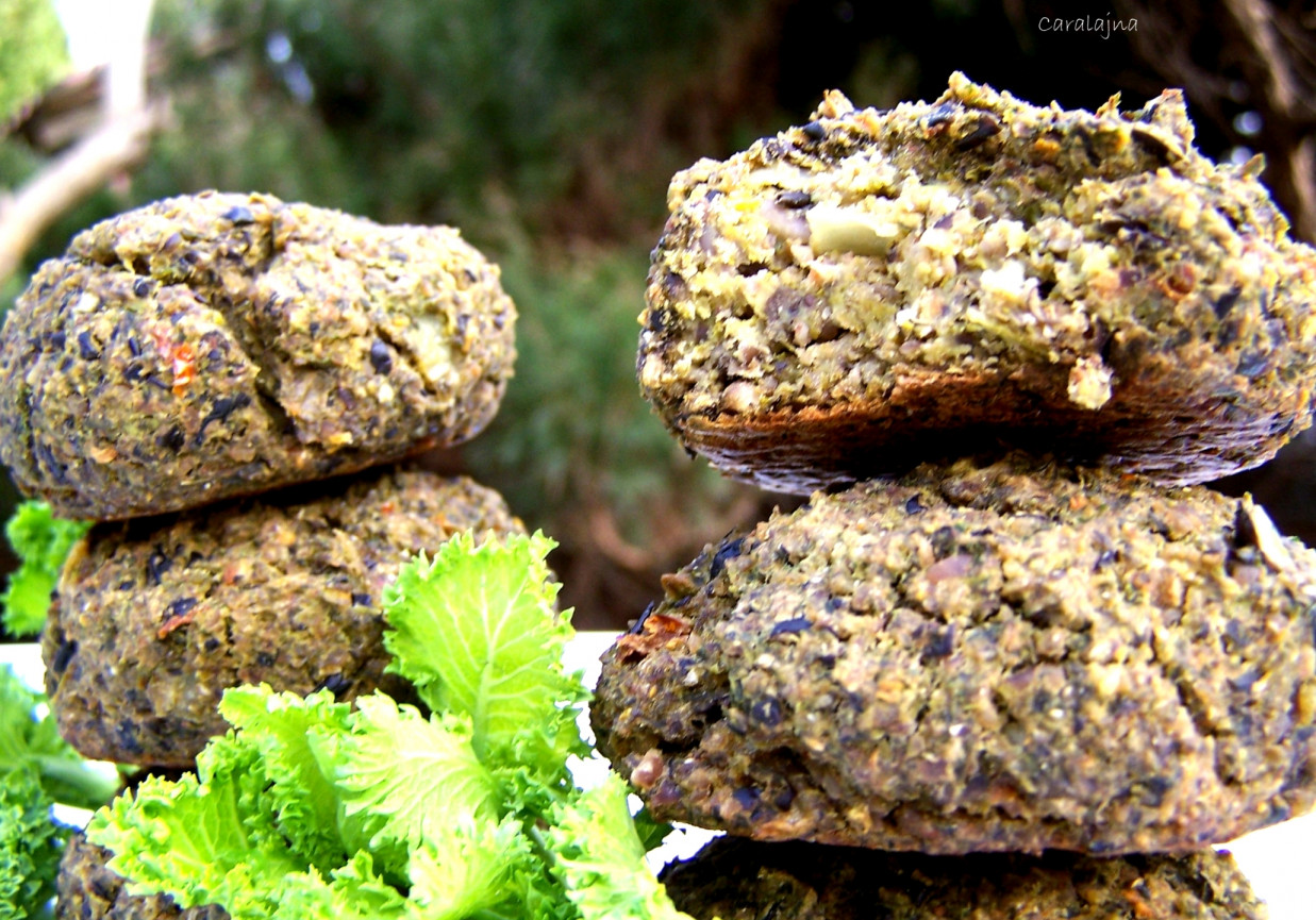 kotlety/ciastka z czarnej fasoli i jarmużu (z piekarnika) foto
