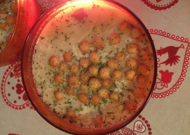Fotografia przedstawiająca Krem cebulowo serowy