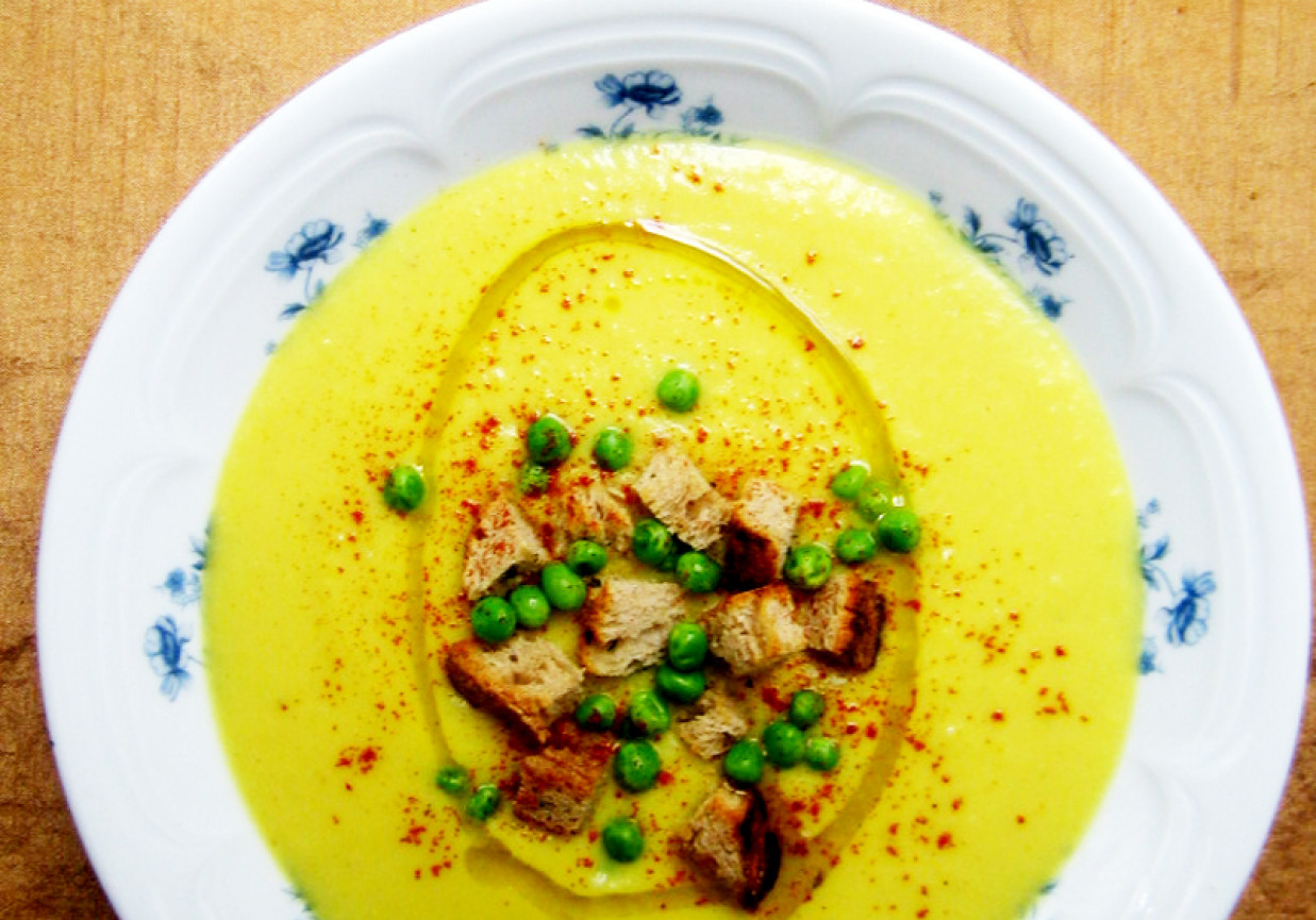 krem curry ziemniaczano -kalafiorowy z groszkiem foto