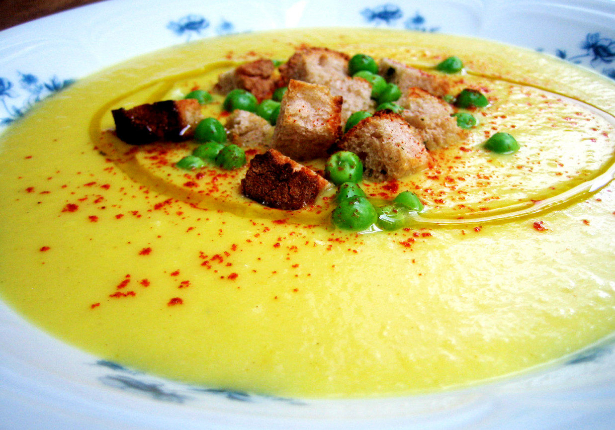 krem curry ziemniaczano -kalafiorowy z groszkiem foto