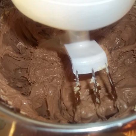 Krok 4 - Krem czekoladowy do tortów foto