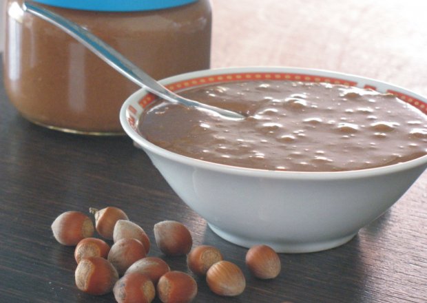 Fotografia przedstawiająca Krem czekoladowy z orzechami laskowymi
