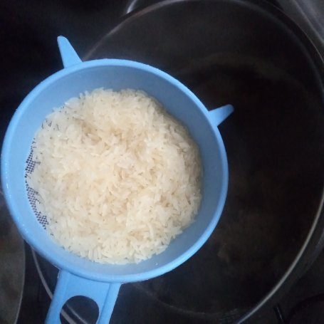Krok 2 - Krem jarzynowy z ryżem -zaserwowany z tartym Parmezanem  i kiełkami rzodkiewki :) foto