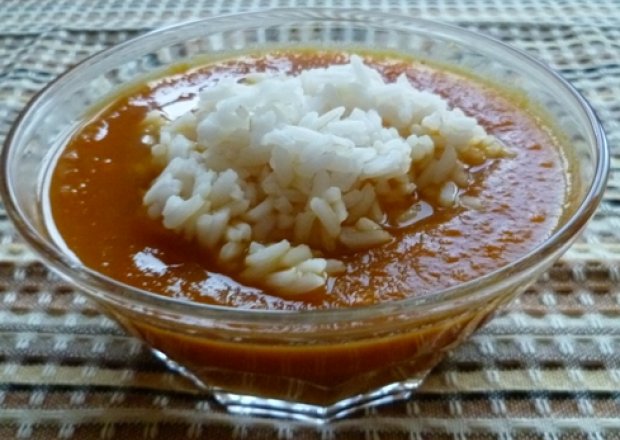 Fotografia przedstawiająca Krem marchewkowy na ostro z ryżem