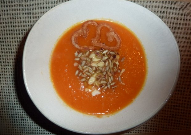 Fotografia przedstawiająca Krem marchwiowo pietruszkowy