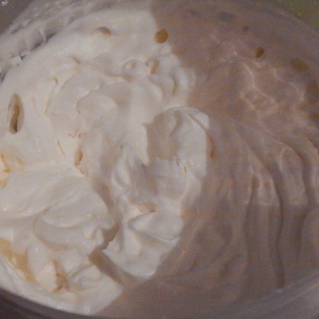 Krok 3 - Krem mascarpone z białą czekoladą foto