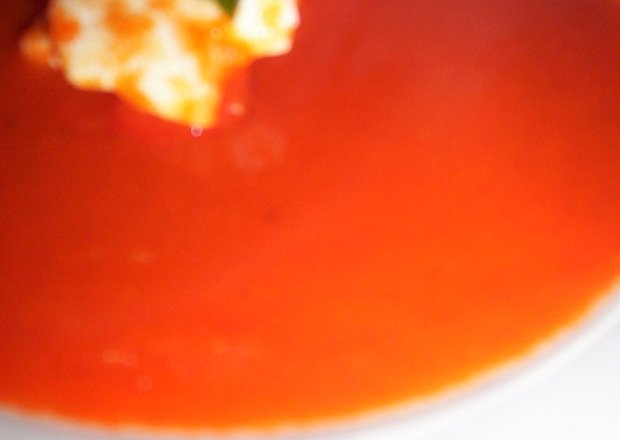 Fotografia przedstawiająca krem pomidorowo-paprykowy