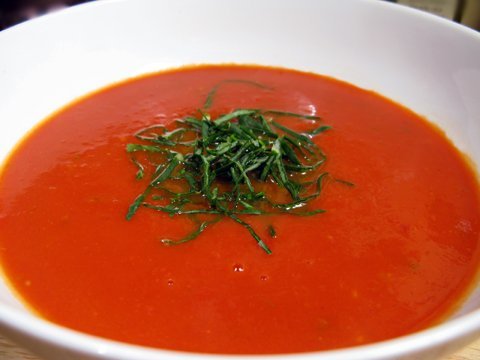 Fotografia przedstawiająca Krem pomidorowy aksamitny