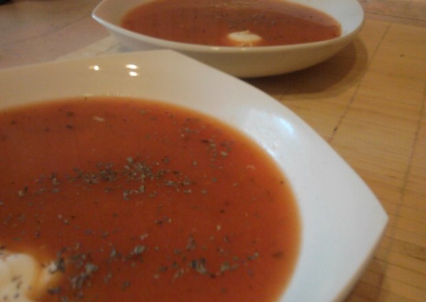 Fotografia przedstawiająca Krem pomidorowy z brązowym ryżem