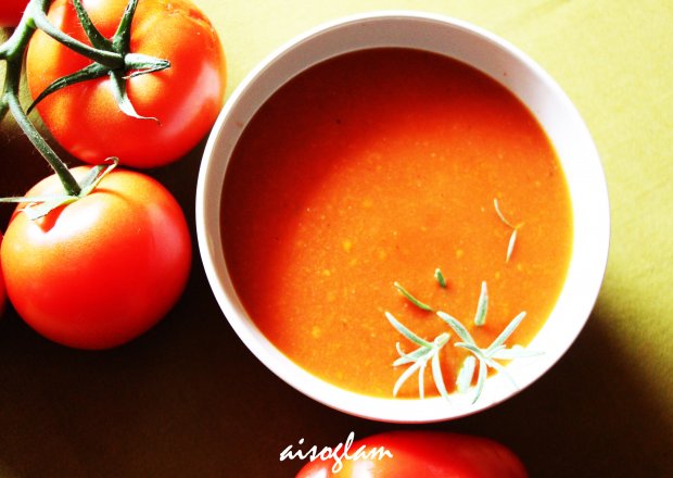 Fotografia przedstawiająca Krem pomidorowy  z pieczoną papryką