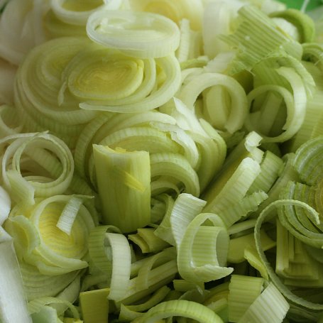 Krok 1 - Krem porowo brokułowy foto