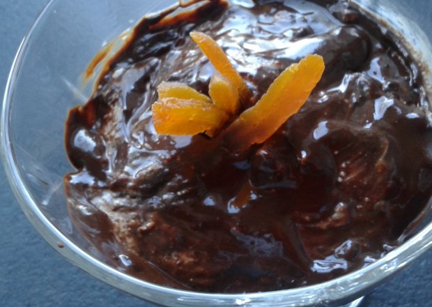 Fotografia przedstawiająca Krem serowo - czekoladowy z orzechami
