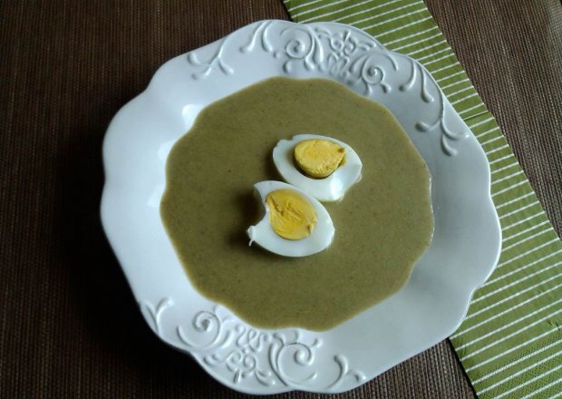 Fotografia przedstawiająca Krem szczawiowy na maśle z jajkiem