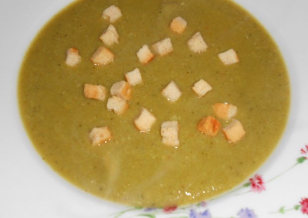 Fotografia przedstawiająca Krem warzywno-brokułowy