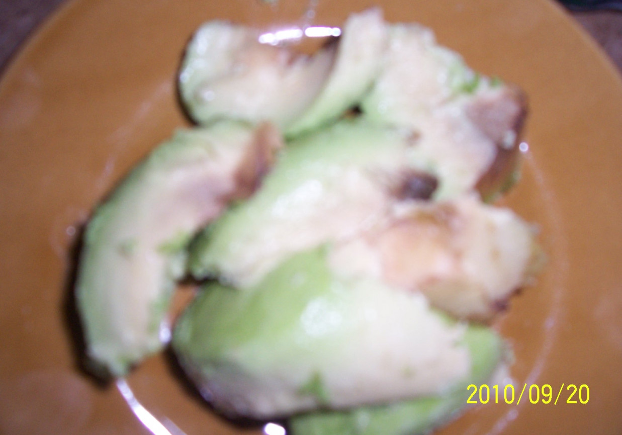 krem z avocado i majonezu foto