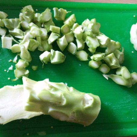 Krok 1 - Krem z brokułów z krakersami foto