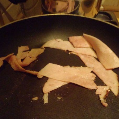 Krok 6 - Krem z dyni z chipsami z szynki foto