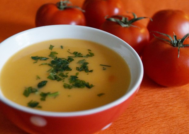 Fotografia przedstawiająca Krem z kabaczka  z pomidorami