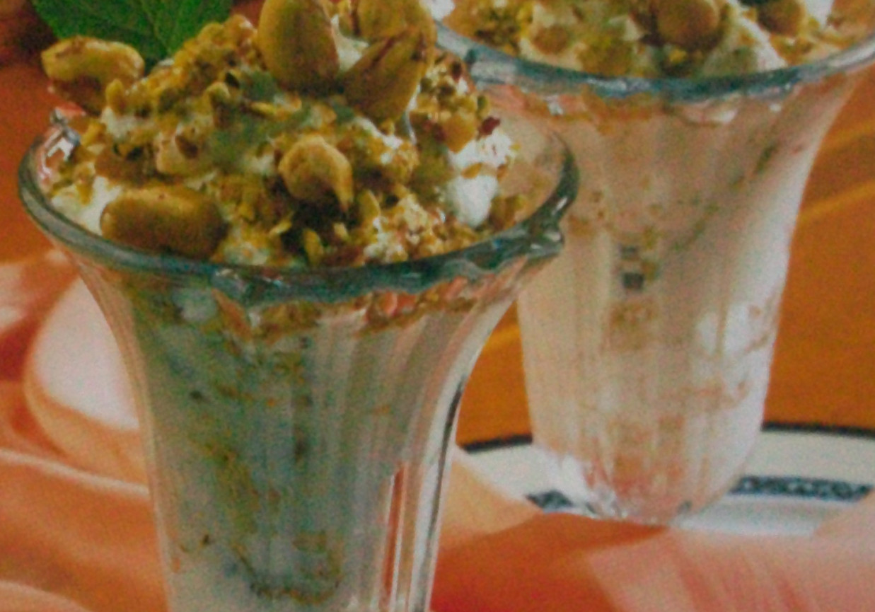 Krem z orzechów laskowych foto