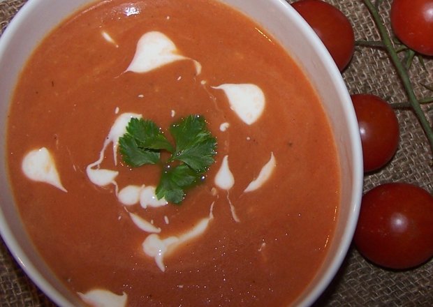 Fotografia przedstawiająca Krem z pomidorów w puszce