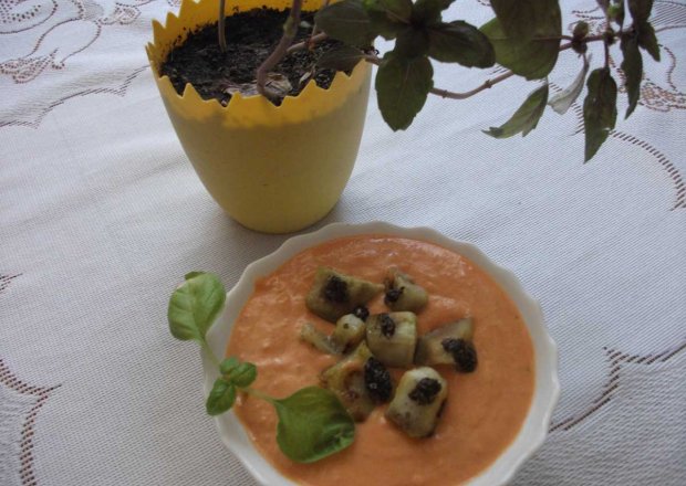 Fotografia przedstawiająca Krem z pomidorów z jogurtem