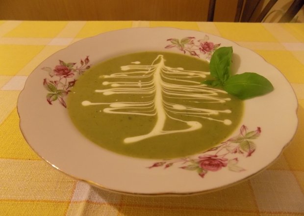 Fotografia przedstawiająca Krem z zielonych warzyw