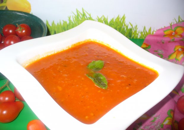 Fotografia przedstawiająca Krem ze świerzych pomidorów