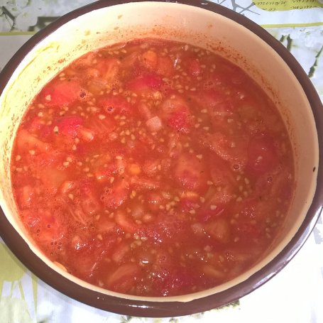 Krok 5 - Krem ze świeżych pomidorów z kulkami mozarelli foto