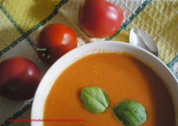 Fotografia przedstawiająca Krem ze świeżych pomidorów