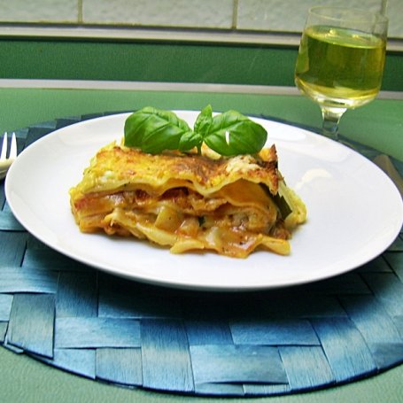 Krok 8 - Kremowa lasagne z cukinią pod winnym beszamelem foto