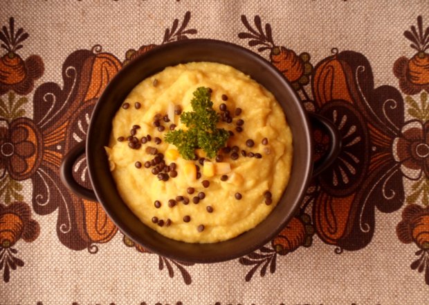 Fotografia przedstawiająca Kremowa z zupa z kukurydzy i jaglanki