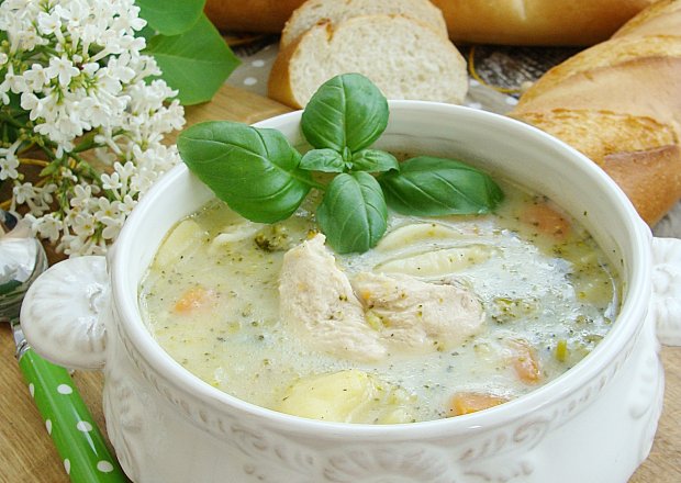 Fotografia przedstawiająca Kremowa zupa brokułowa