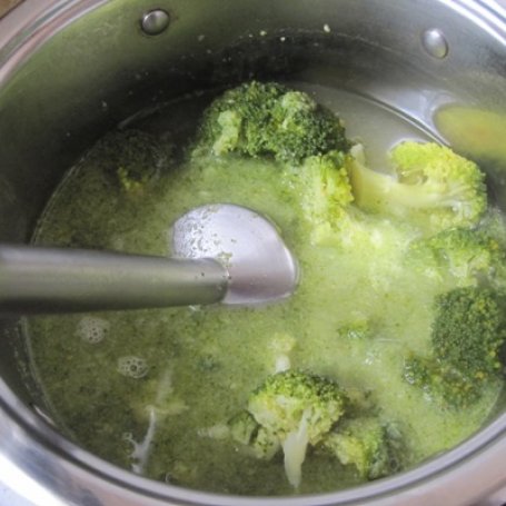 Krok 2 - Kremowa zupa brokułowa foto