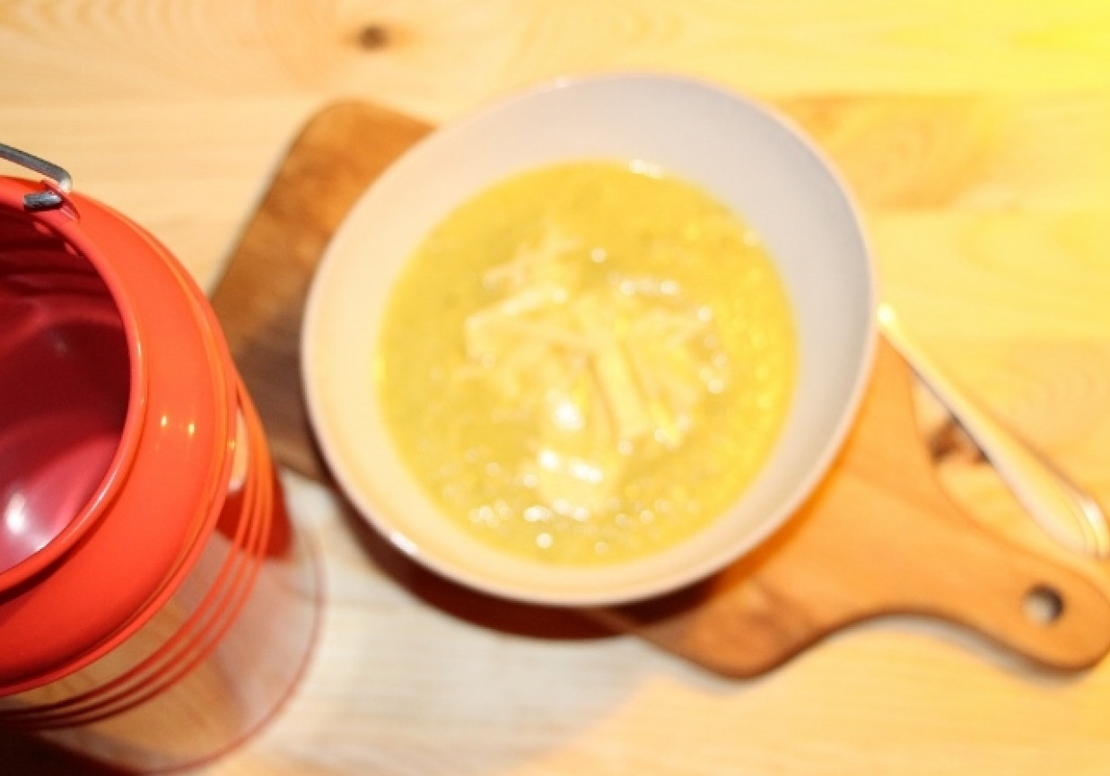 Kremowa zupa cukiniowo-oliwkowa foto