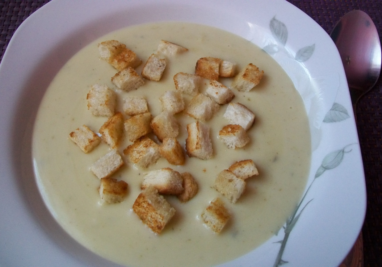Kremowa zupa czosnkowa foto
