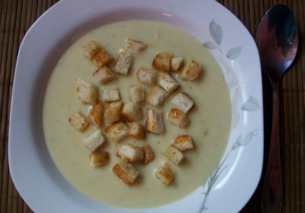 Kremowa zupa czosnkowa foto