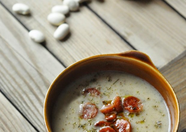 Fotografia przedstawiająca Kremowa zupa fasolowa