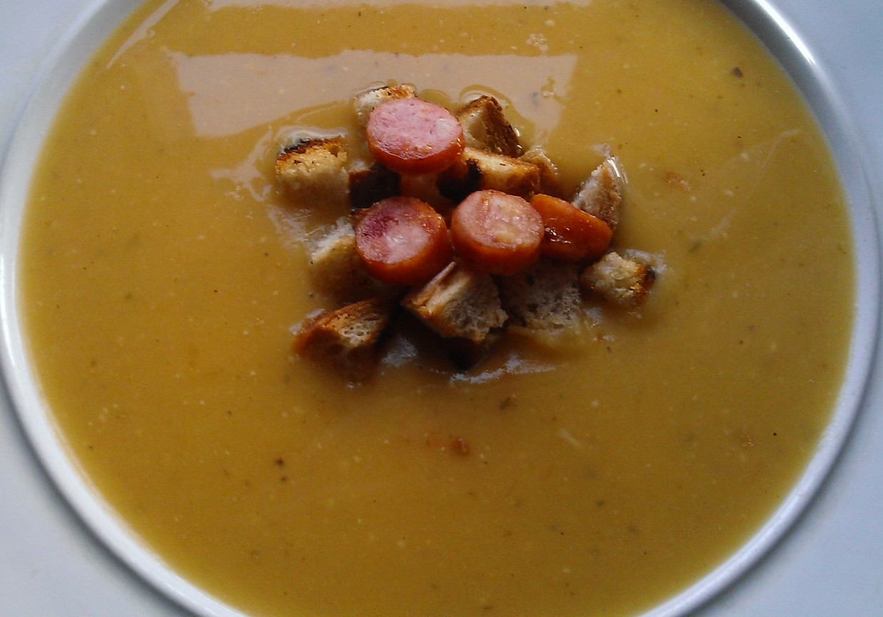Kremowa zupa grochowa foto