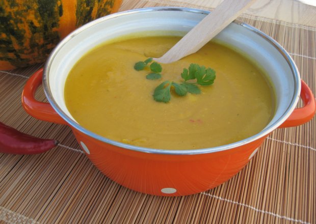 Fotografia przedstawiająca Kremowa zupa jarzynowa z dynią