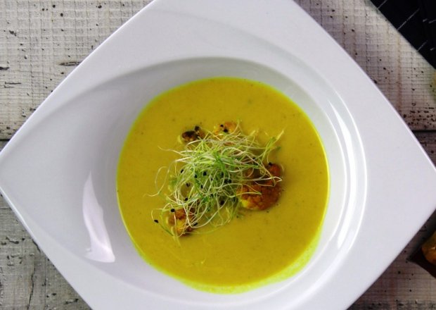 Fotografia przedstawiająca Kremowa zupa kalafiorowa