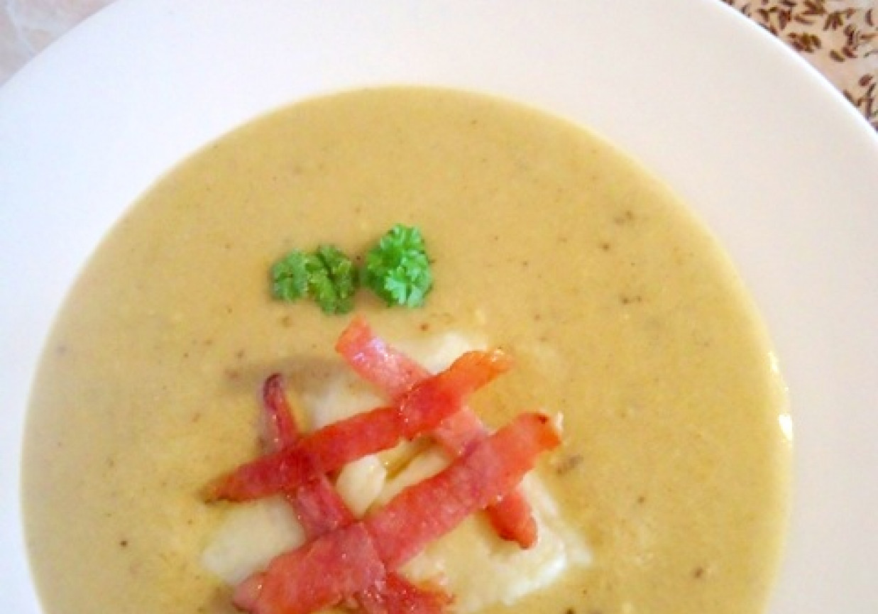 Kremowa zupa kminkowa foto