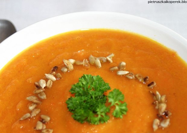 Fotografia przedstawiająca Kremowa zupa marchewkowa